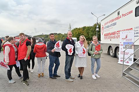 Осенняя акция на берегу Москвы-реки объединила донорское движение и музей-заповедник «Коломенское»